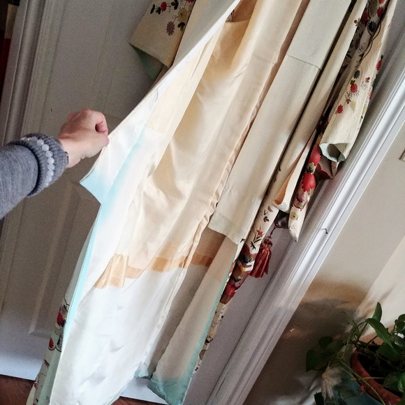 SOLD Vintage Traditional Silk Kimono - Picture 7 of 8